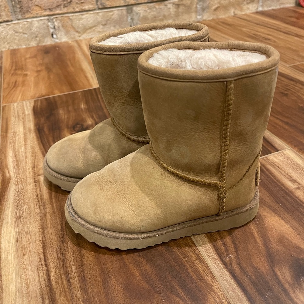 Waterproof Ugg Classic II in Chestnut